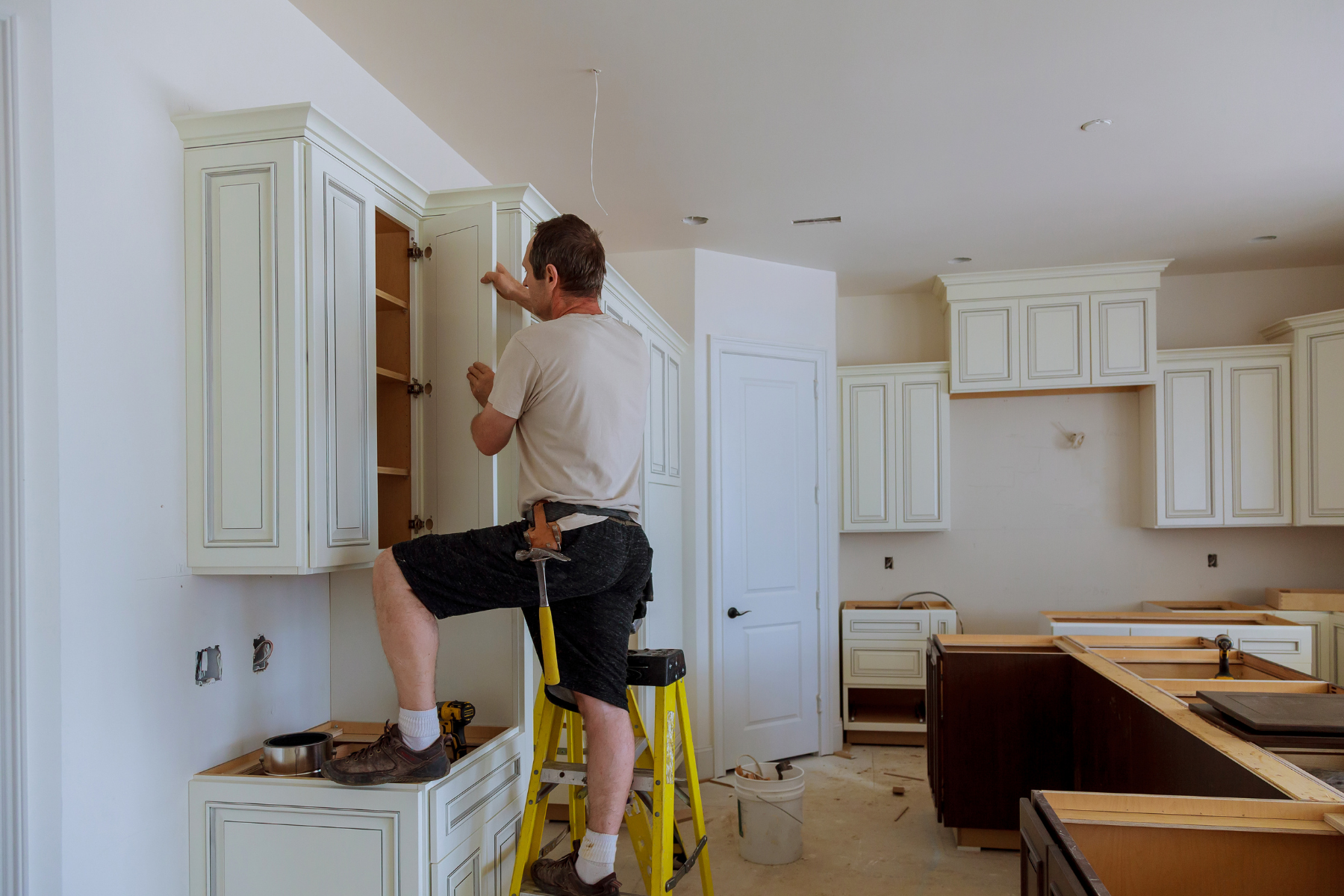 Can I Paint My Kitchen Cabinets (1)
