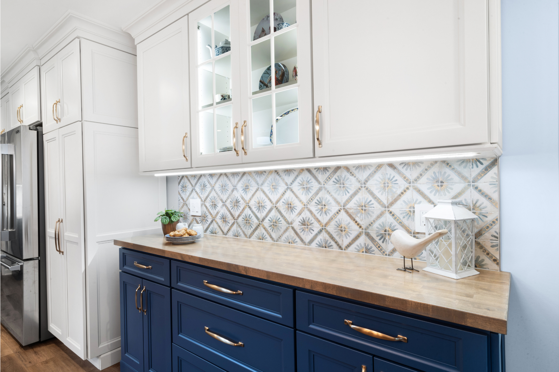 Scotch Plains NJ Kitchen with Navy Cabinets & Gold Accents