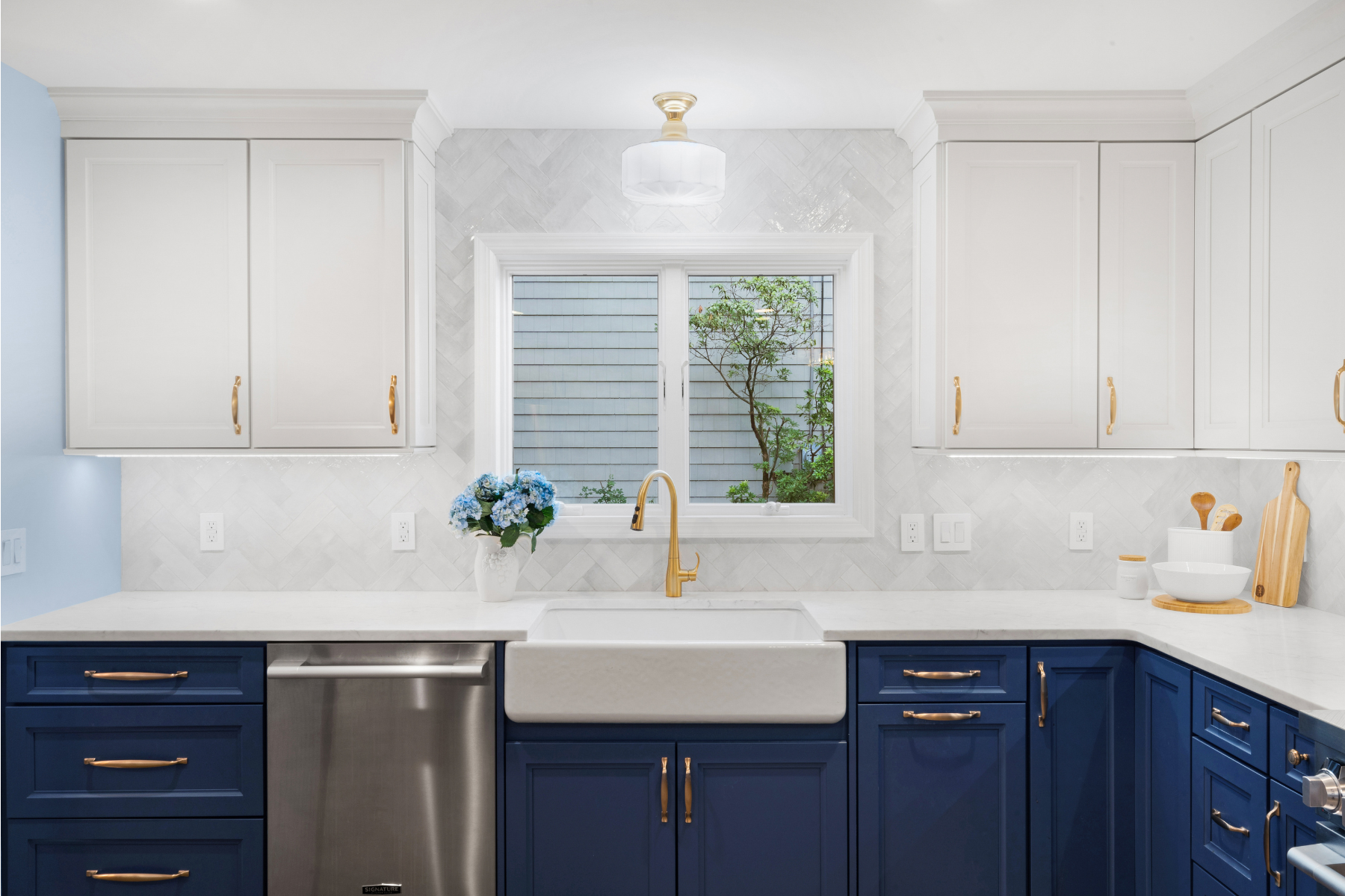 Scotch Plains NJ Kitchen with Navy Cabinets & Gold Accents