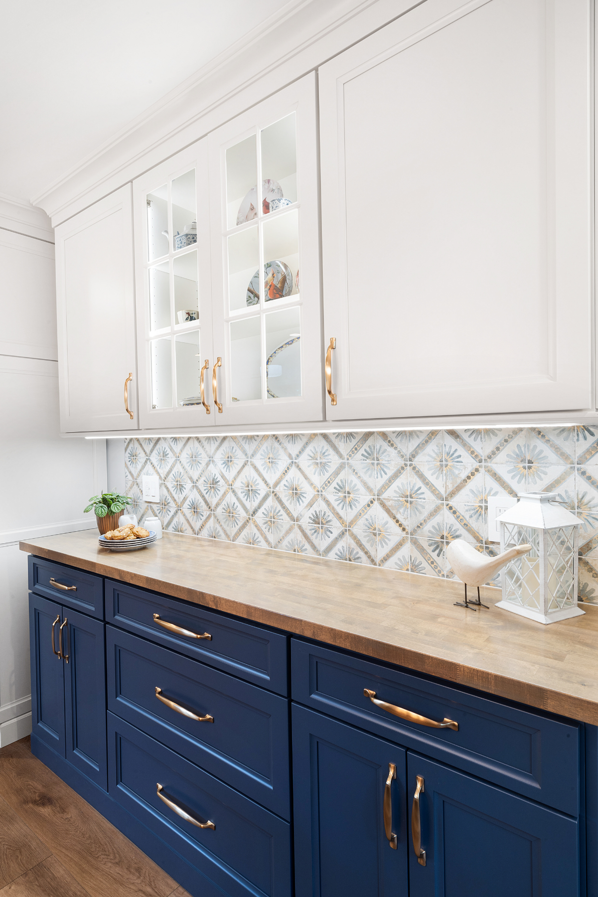 Scotch Plains NJ Kitchen with Navy Cabinets & Gold Accents