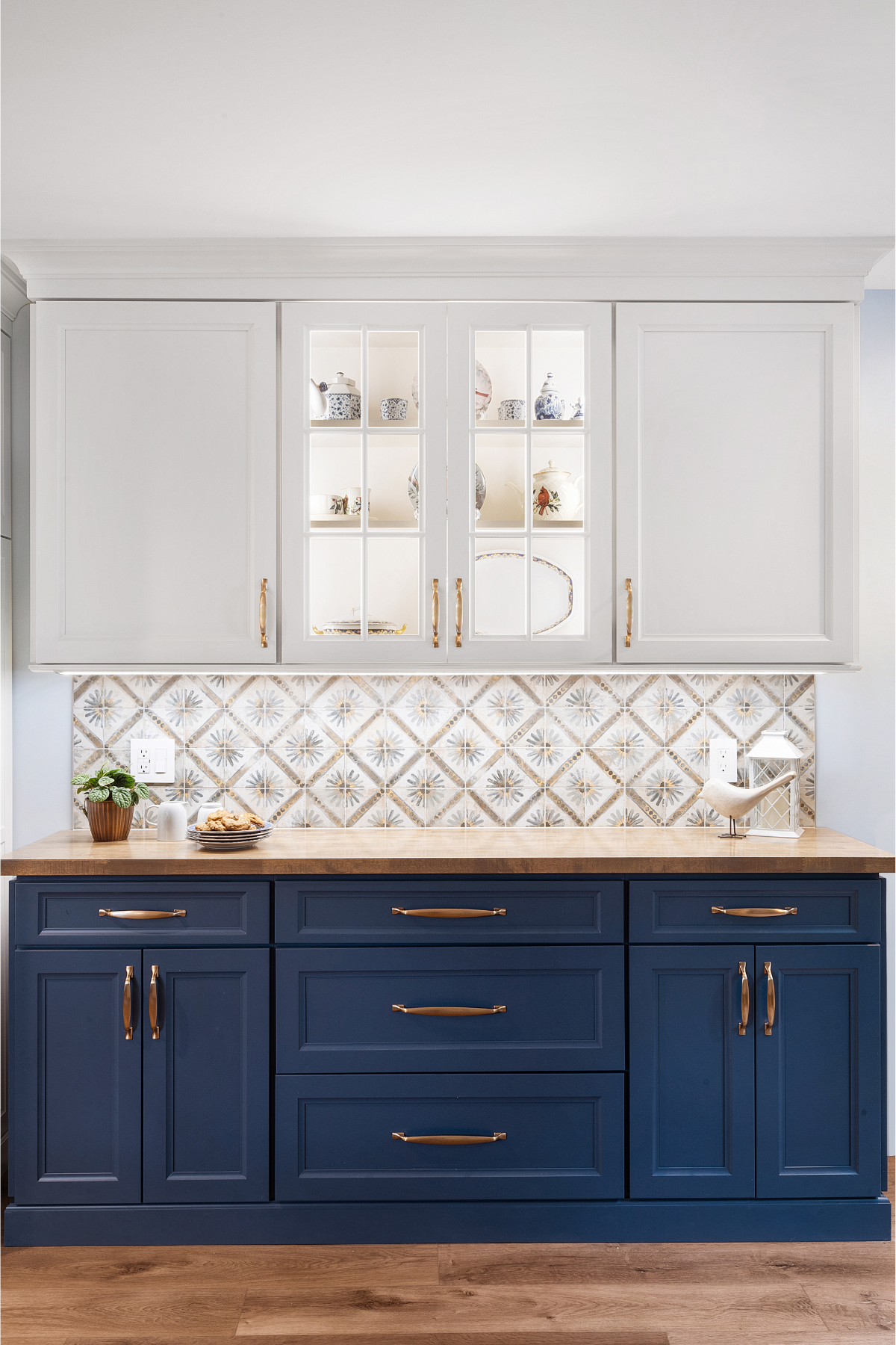 Scotch Plains NJ Kitchen with Navy Cabinets & Gold Accents
